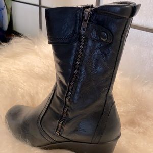 Black Distressed Taos Leather Boots